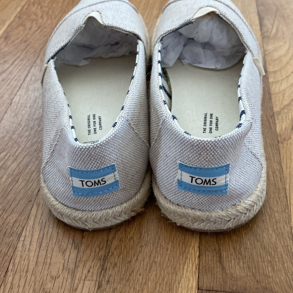 TOMS Linen Slip-On Espadrilles - **Like New**
Size 10 - Picture 6 of 6